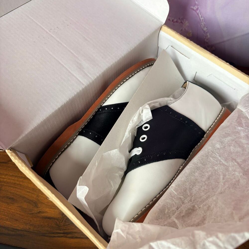 Kesco 4667 Girls 3.5 B Classic Leather White Black Oxford Saddle Shoes NIB - Picture 2 of 12